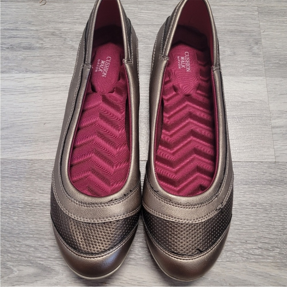 Avon cushion walk flats pink inner sole size 9 NEW